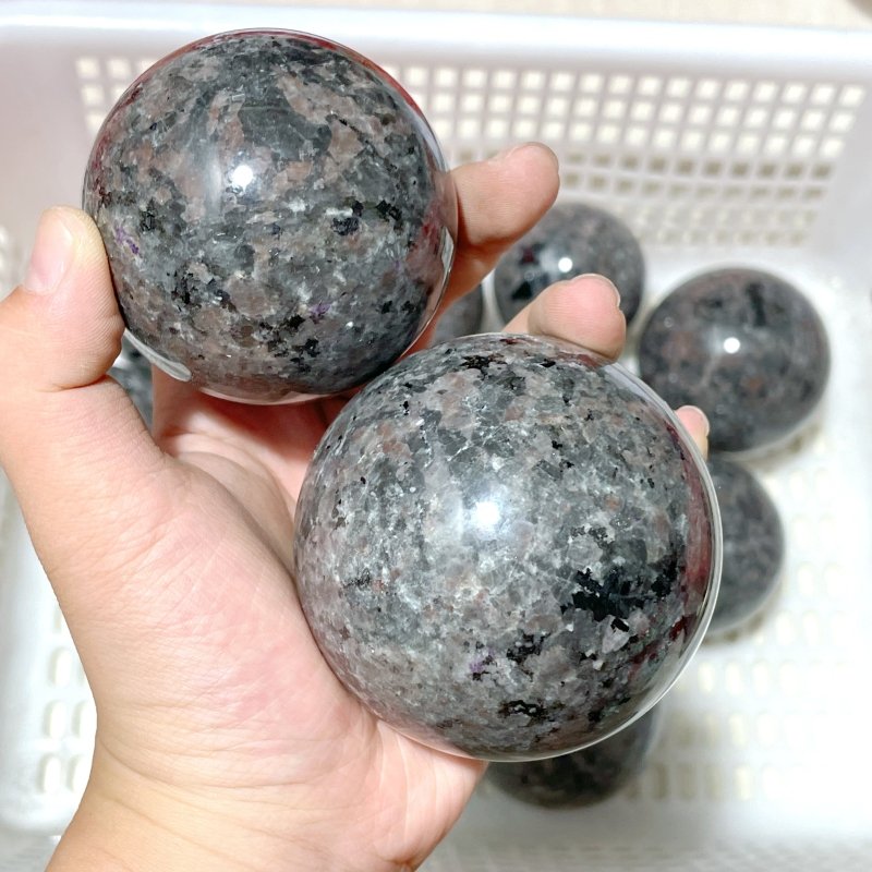 11 Pieces Yooperlite Crystal Spheres(UV - Reactive) - Wholesale Crystals