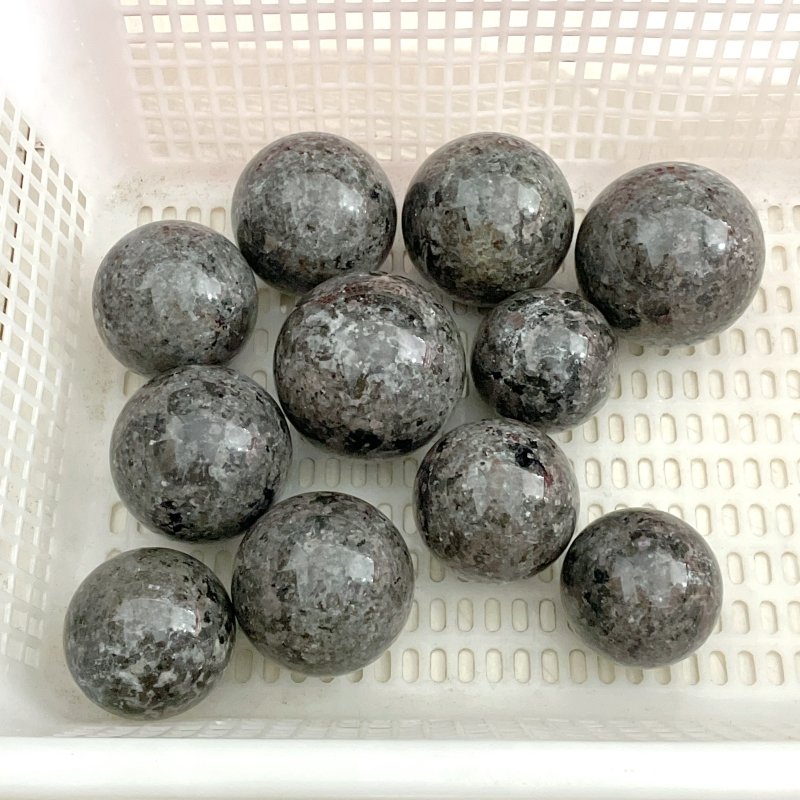 11 Pieces Yooperlite Crystal Spheres(UV - Reactive) - Wholesale Crystals