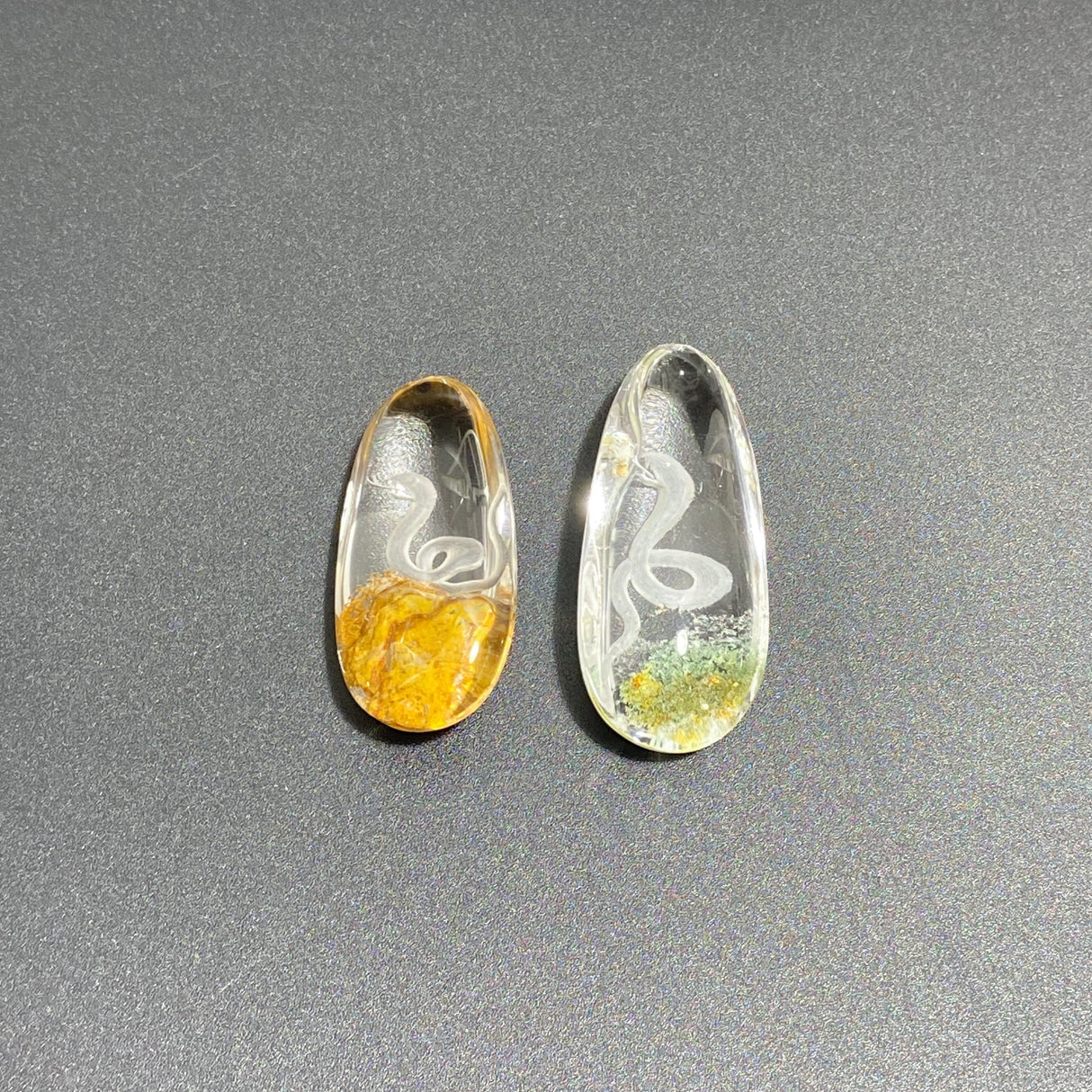 2 Pieces Snake Garden Quartz Inner Scene Carving