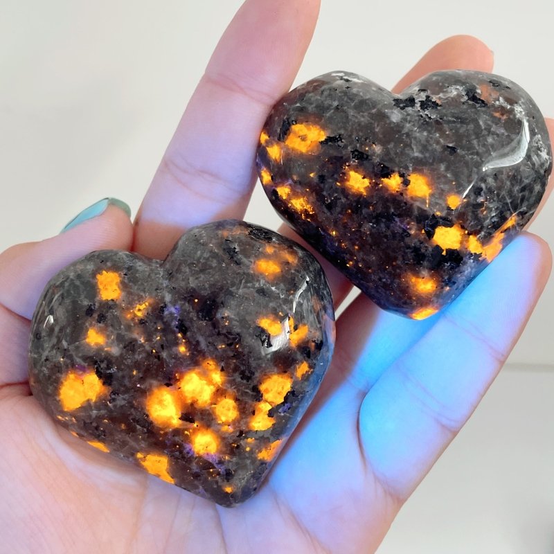 Yooperlite Heart Wholesale (UV - Reactive) - Wholesale Crystals